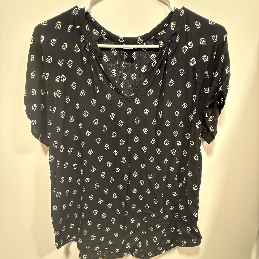 Black and White Patterned Women's Top